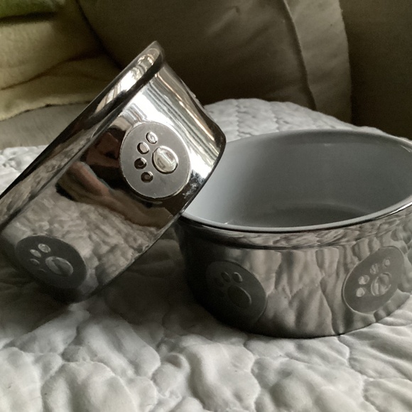 SET OF 2 SILVER CHROME CERAMIC PET BOWLS - Picture 1 of 8